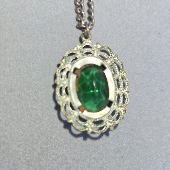 Vintage Emerald Green Silver Tone Oval Pendant with Silver Tone Dainty Chain - Picture 2 of 14